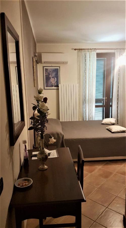 לינה וארוחת בוקר פוליניו Elisa House מראה חיצוני תמונה