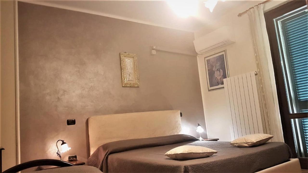 לינה וארוחת בוקר פוליניו Elisa House מראה חיצוני תמונה